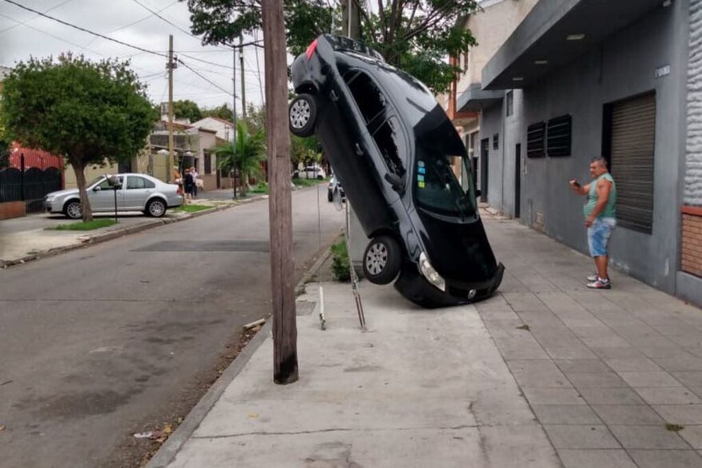 Insólito estacionamiento en Lanús