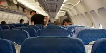 Una aerolínea europea introdujo el servicio "solo adultos": zonas libres de niños en sus vuelos