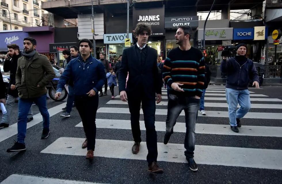 El líder de Evolución participó de una reunión con vecinos de la Comuna 10 en Villa Real. (DyN)