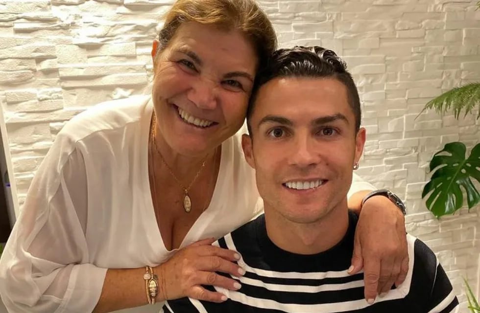 Cristiano Ronaldo y su madre Dolores (Foto: Instagram/@doloresaveiroofficial)