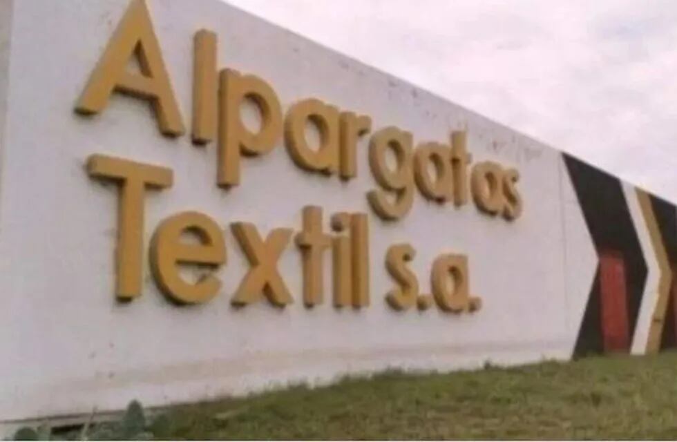 Los trabajadores de Alpargatas están a la expectativa de una venta de la empresa.