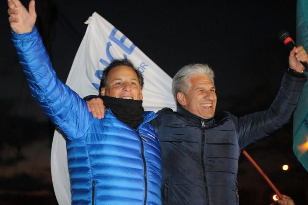 Claudio Poggi y Enrique Ponce en el cierre de campaña. Foto: Zbol.