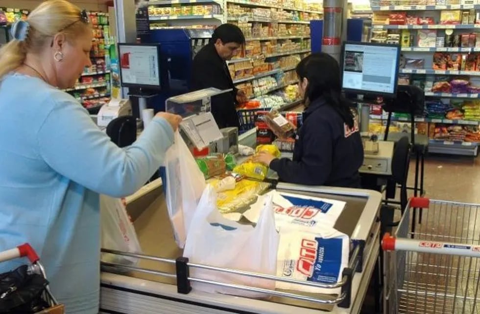 Las ventas en supermercados cayeron un 12% en un au00f1o