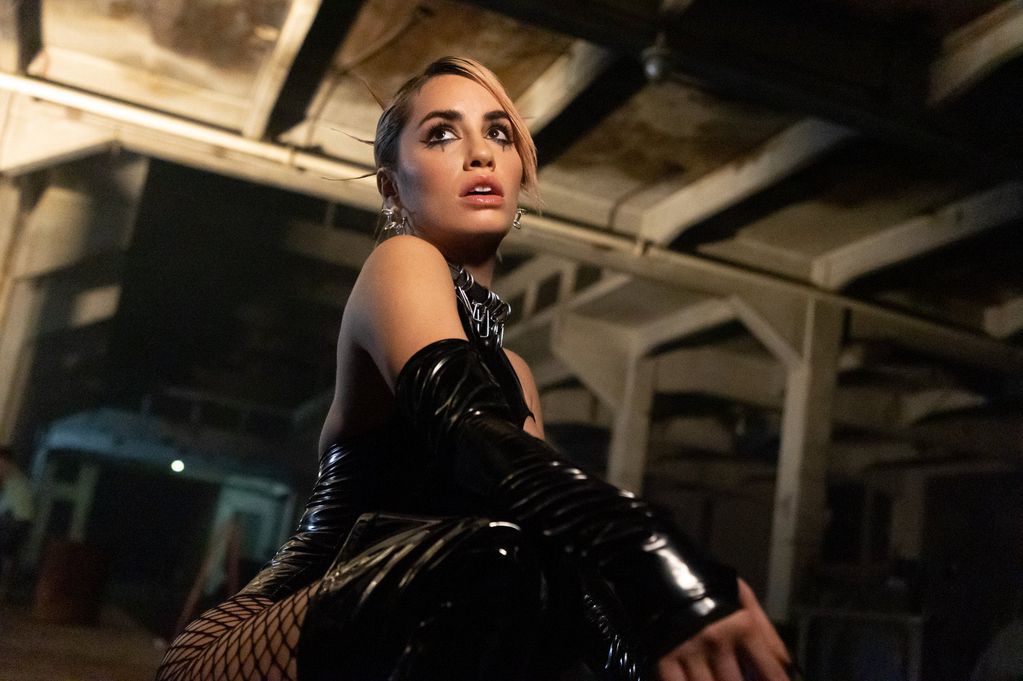 El look de Lali Espósito en su videoclip de Disciplina.
