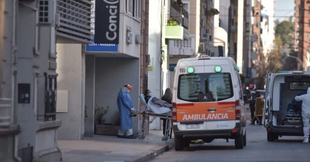 Comenzó el traslado de pacientes de la Clínica Sucre al Polo Sanitario. Foto: Facundo Luque.