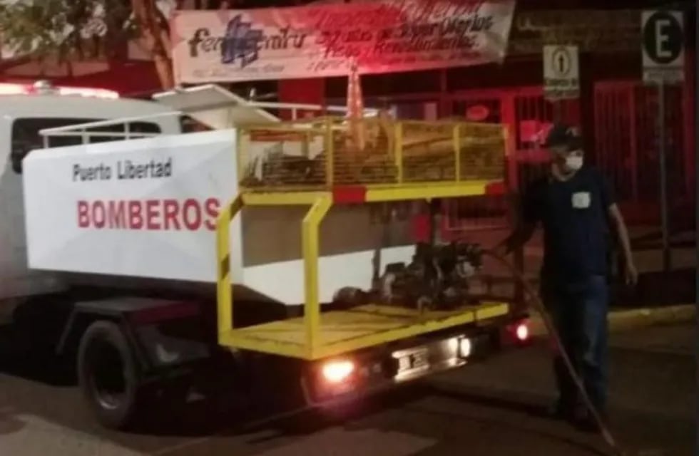 Puerto Libertad: Bomberos Voluntarios trabajan en la desinfección de veredas