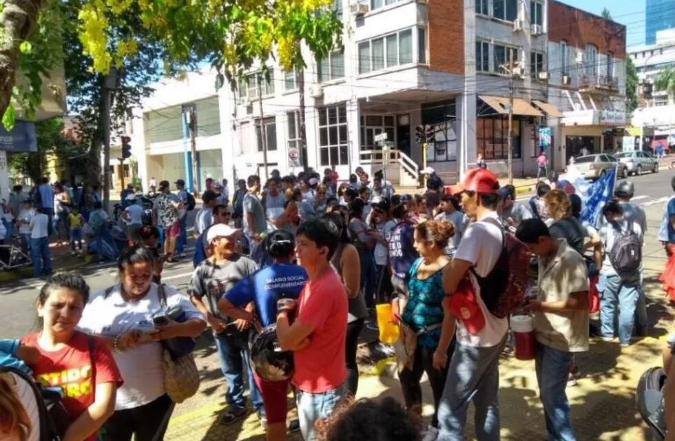 Masiva protesta contra el aumento del boleto en Posadas. (Foto: Misiones Cuatro)