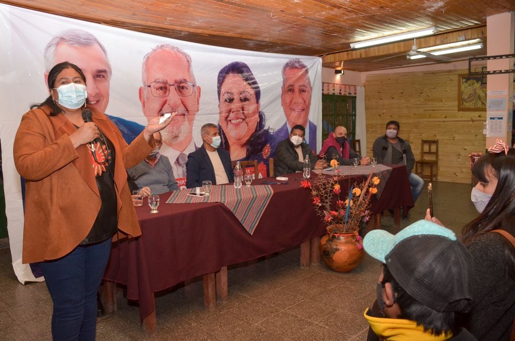 "En Jujuy demostramos que es posible superar la grieta", dijo con orgullo Natalia Sarapura al resaltar la composición del Frente Cambia Jujuy.