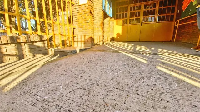 Tiraron balas frente a una escuela de Rosario