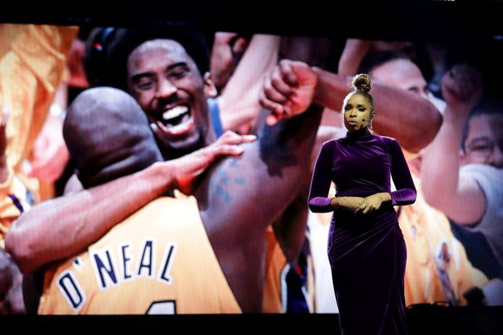 Jennifer Hudson cantó en homenaje a Kobe. (Foto: Nam Huh/AP)
