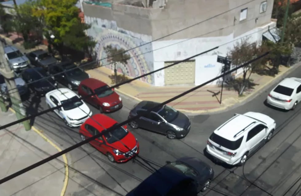 Tránsito complicado en el centro de la ciudad de San Luis.