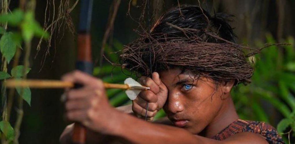Una tribu de Indonesia cautiva porque sus integrantes tienen los ojos azules. geo.rock888/ Instagram