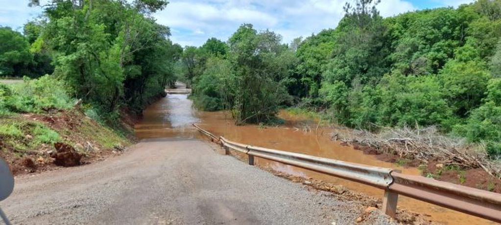 Varios caminos de la provincia de Misiones se encuentran abnegados por las intensas lluvias.