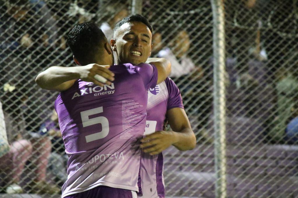 Francisco Molina festeja el primer gol de Dálmine ante San Martín de Tucumán (Prensa Dálmine)