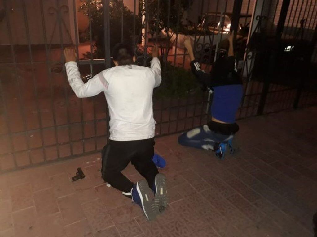 Dos delincuentes en actitud sospechosa fueron detenidos en pleno centro puntano.