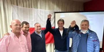 Elecciones 2023: Marcos Carasso, Juan Jure, Luis Juez, Guillermo Cavigliasso y Mario Negri en General Cabrera, festejando el triunfo.