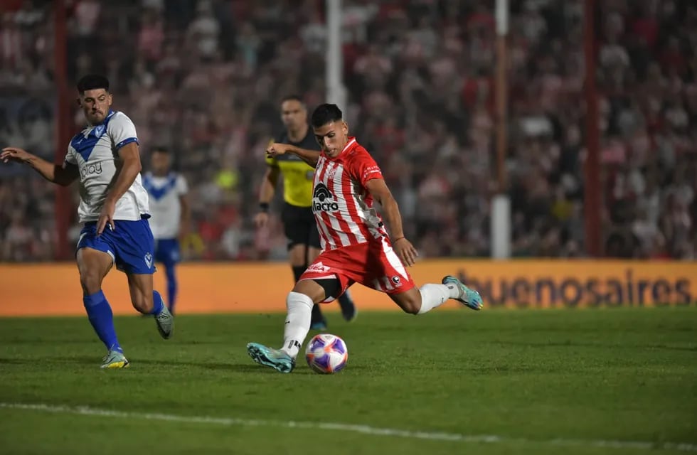 Santiago Rodríguez fue el que más buscó e intentó en Instituto, que derrotó 1-0 a Vélez en Alta Córdoba. (Facundo Luque / La Voz)