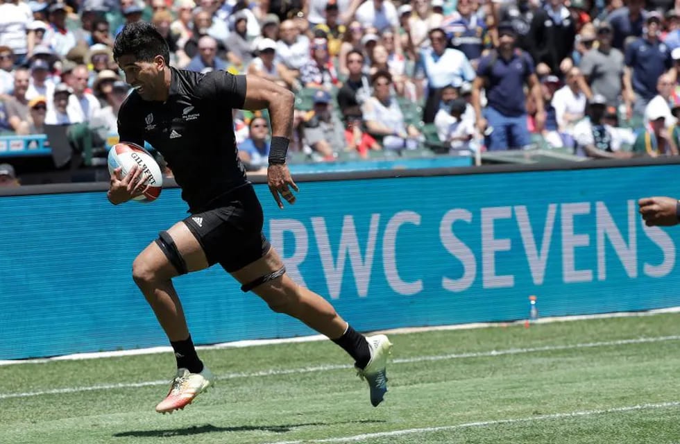 New Zealand's Dylan Collier runs before scoring against Fiji during a Rugby Sevens World Cup semifinal in San Francisco, Sunday, July 22, 2018. New Zealand won 22-17. (AP Photo/Jeff Chiu)