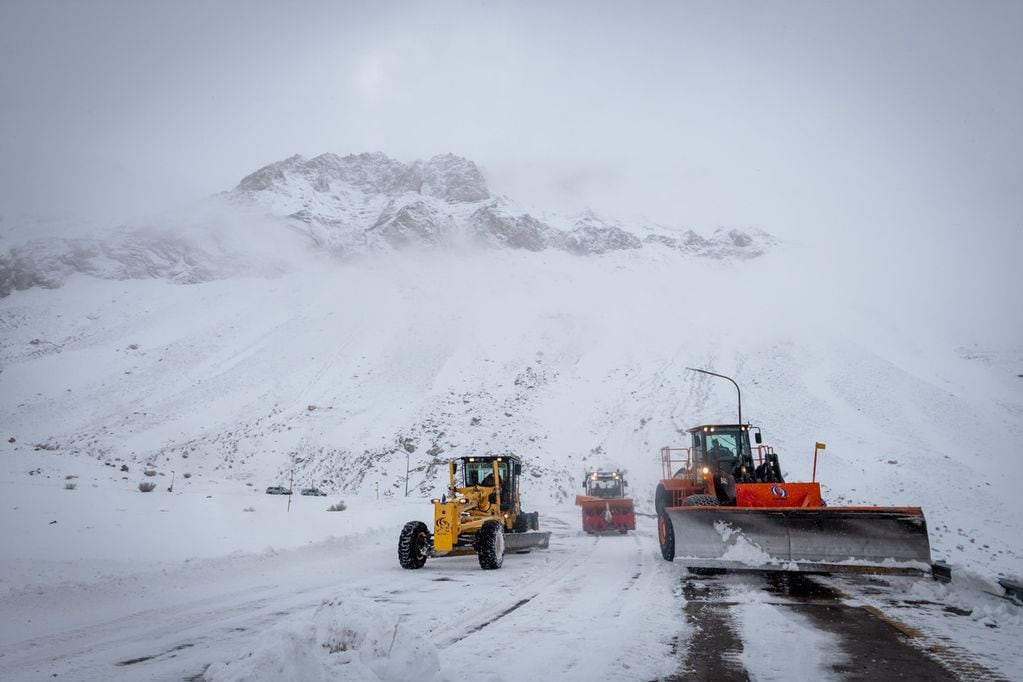 El sistema frío ingresó a Mendoza, provocó nevadas intensas en Alta Montaña