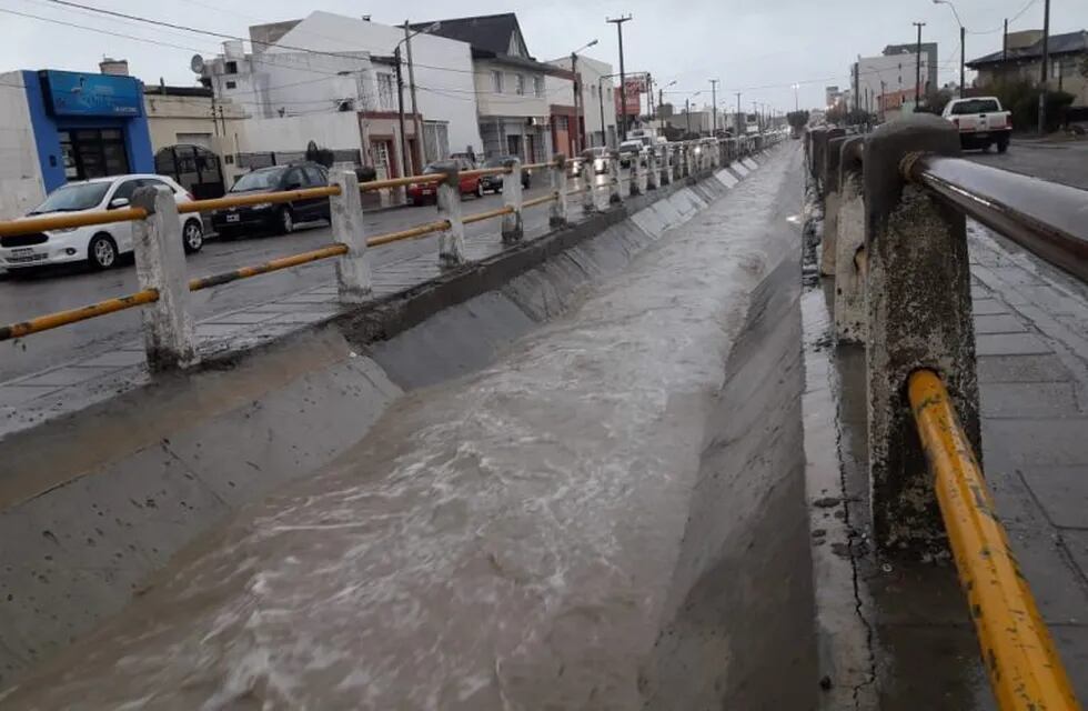 Los canales evacuados son fundamentales para evitar inundaciones.Foto Marcelo Vidal