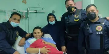 Policías de Córdoba ayudaron a parir a una joven madre