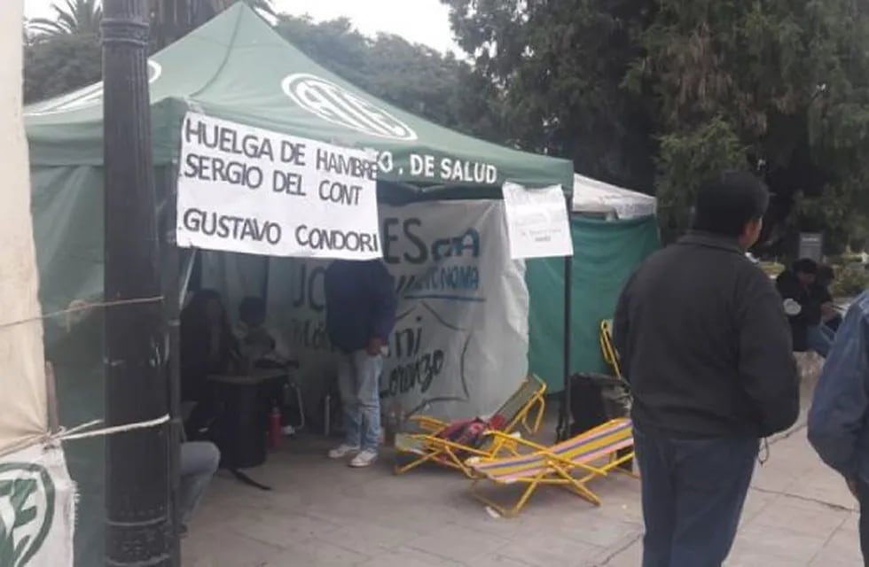 Huelga de hambre de empleados de Campo Santo (Web)