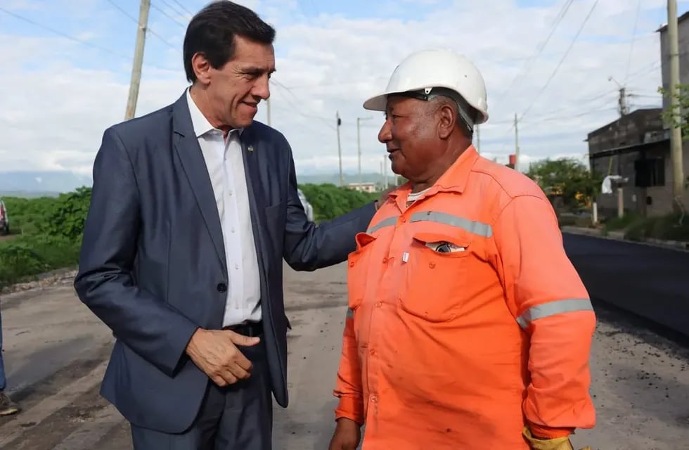 El gobernador Carlos Sadir recorrió la obra de pavimentación de la avenida Pachamama -que conecta Alto Comedero con la ciudad de Palpalá- y que se ejecuta junto con la Municipalidad de San Salvador de Jujuy, con recursos aportados por la Provincia.