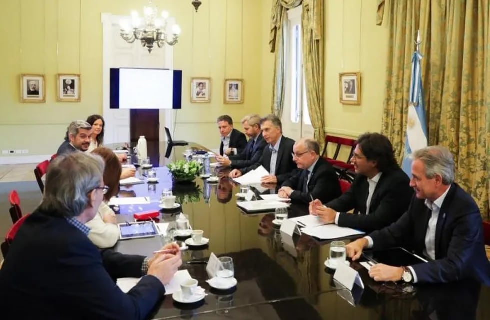 Macri tuvo una reuinión con su gabinete y después decidió firmar el DNU.