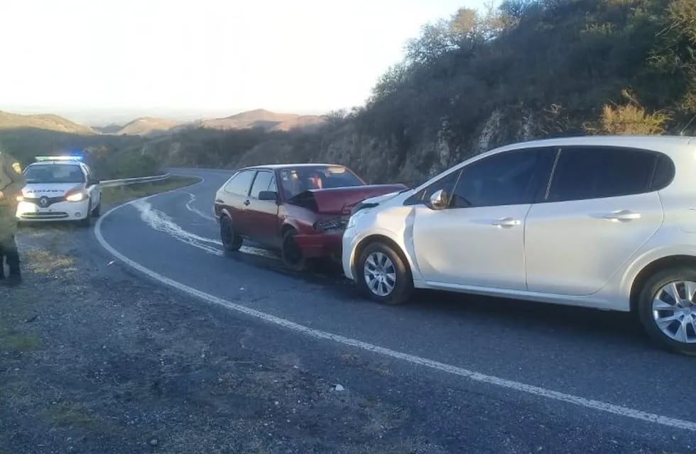 Accidente vial en Falda del Carmen, camino a Altas Cumbres.