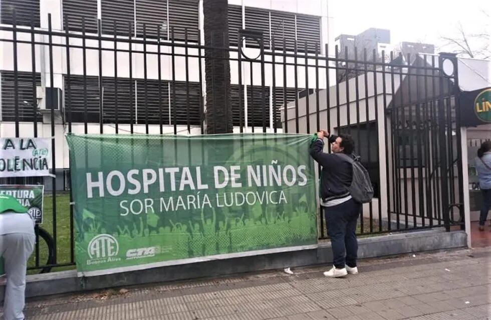 Reclamo por el cierre del Jardin Materno del Hospital de Niños de La Plata
