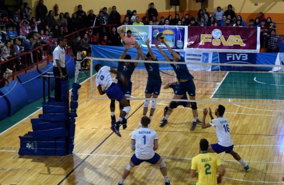 La selección de voleibol U21 jugará en La Calera antes del Mundial.