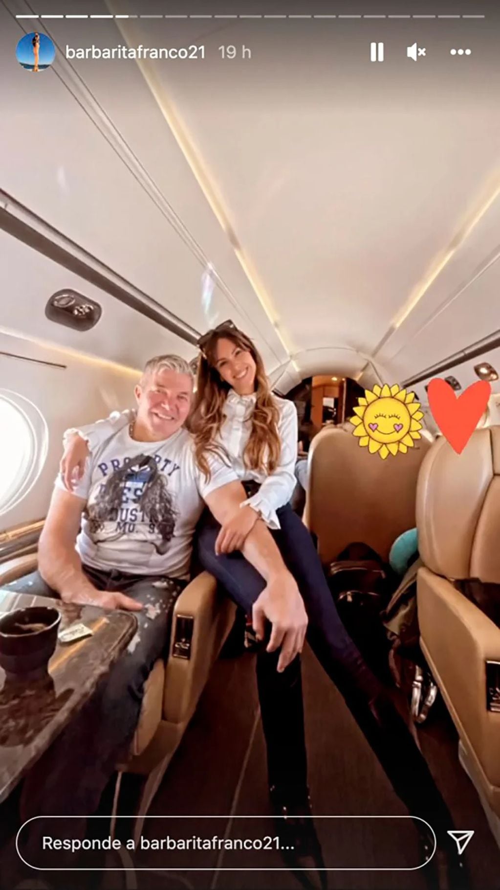 Barby Franco y Fernando Burlando en el avión privado