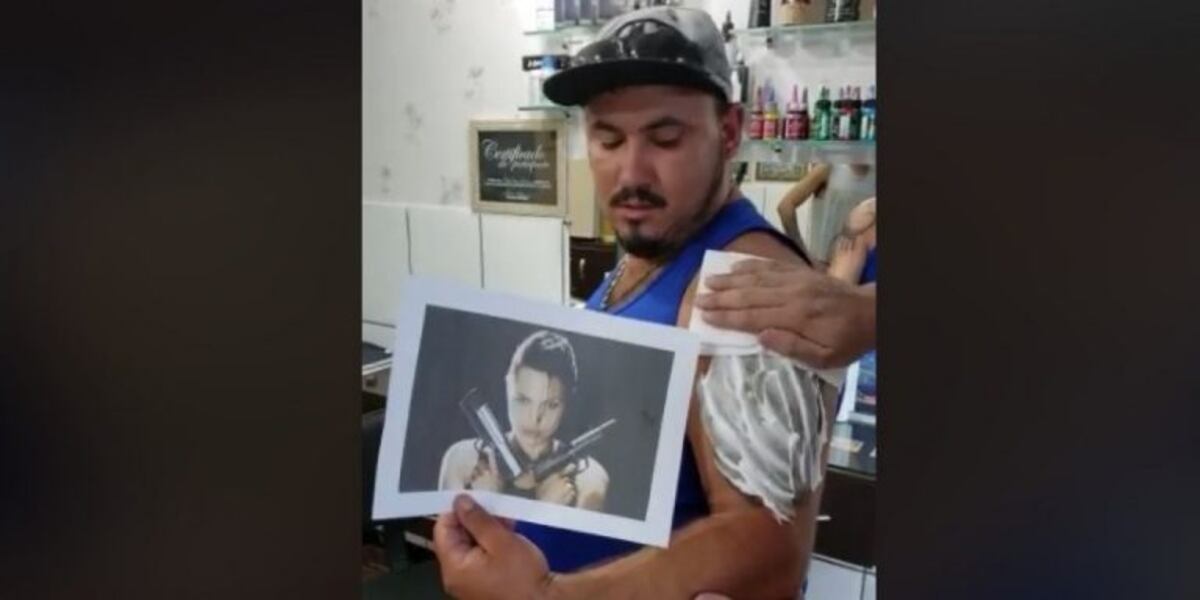 se busca pelicula angelina jolie tatuajes