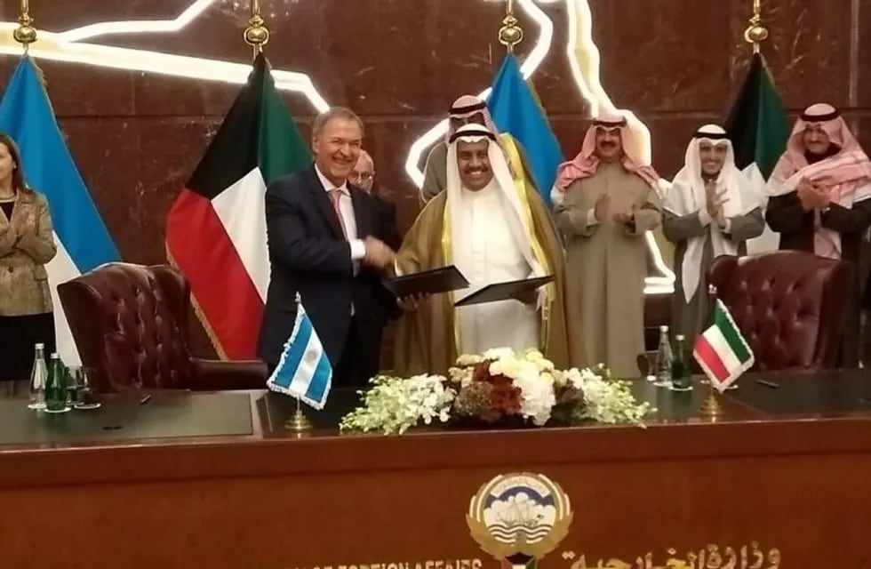Schiaretti firmó en Kuwait el financiamiento para los seis acueductos.