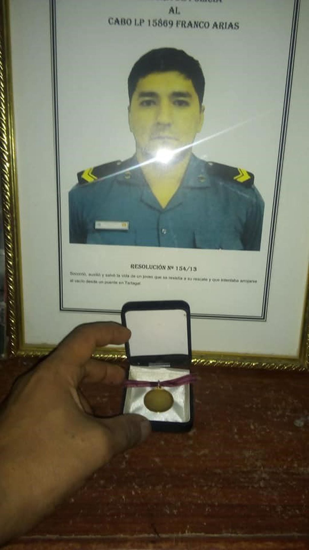Un policía salteño vendió sus medallas de oro para poder subsistir (Facebook UVC Canal 10)