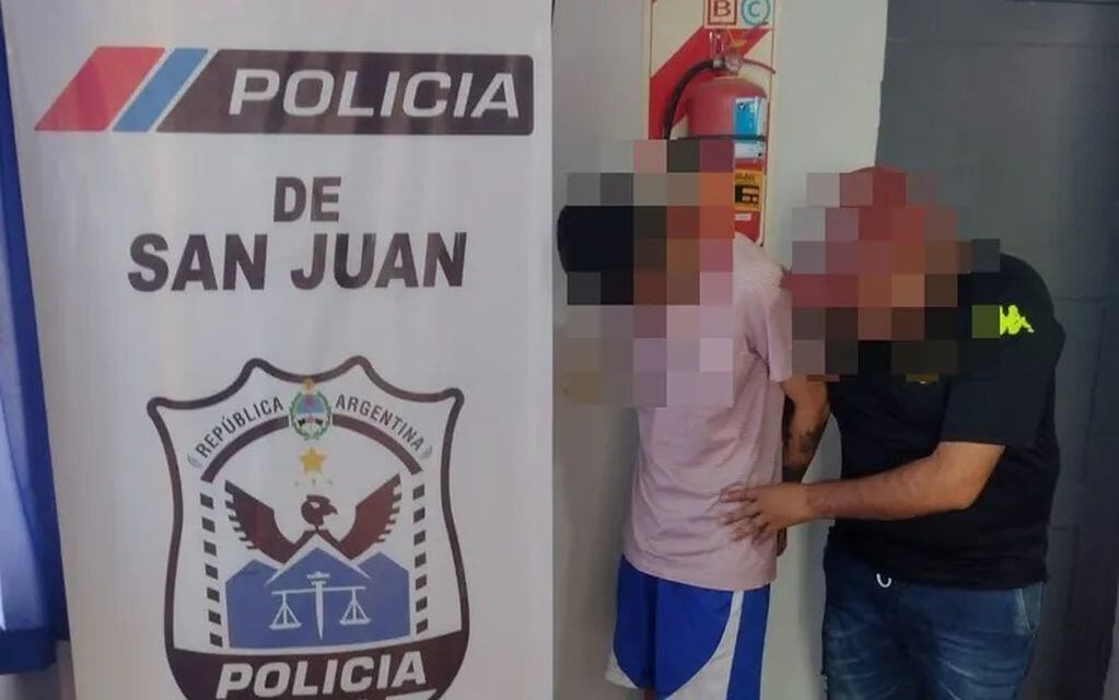 Policías de la motorizada de San Juan fueron por un robo y se encontraron con un prófugo.