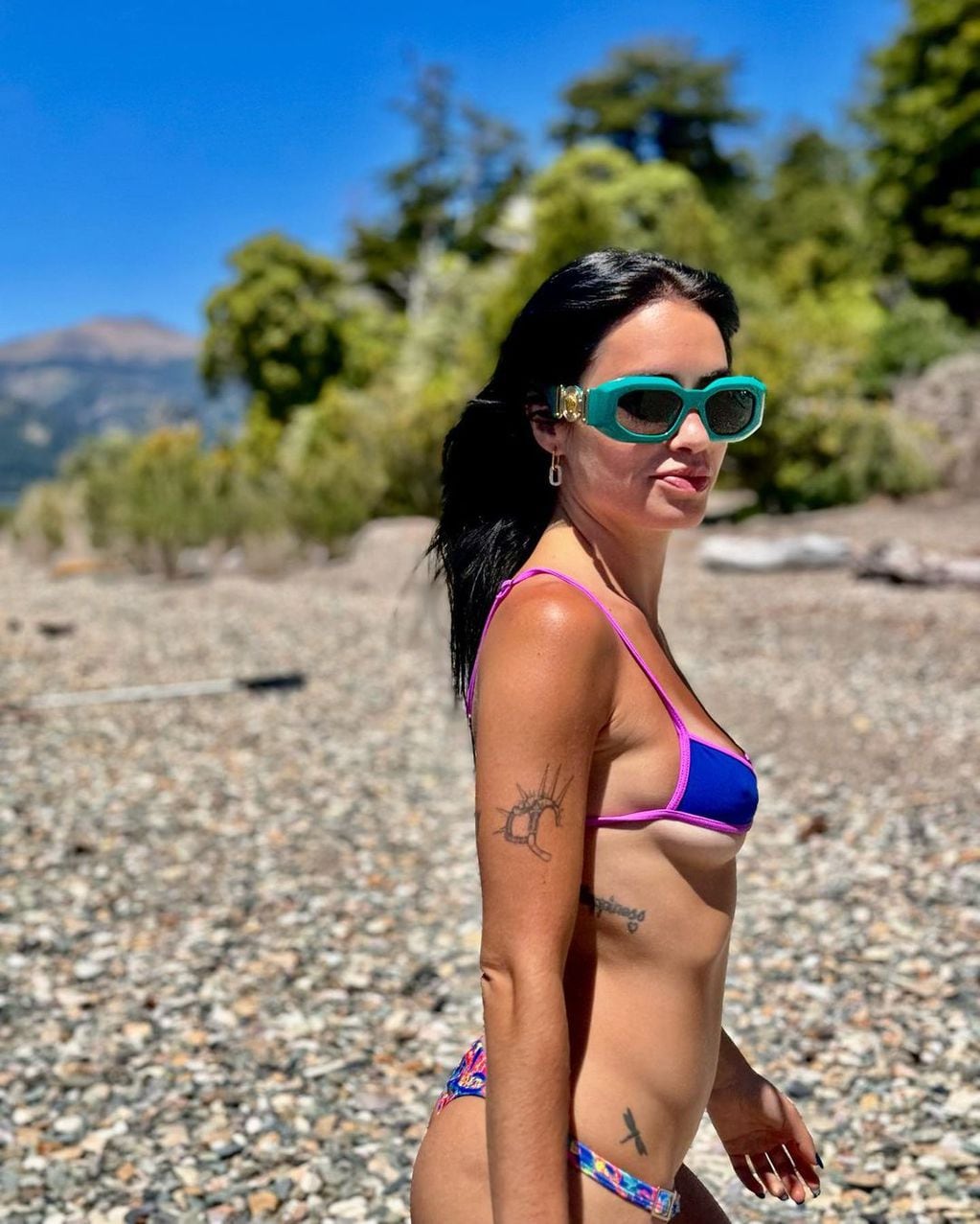 Lali Espósito usó una bikini ultra diminuta y casi muestra de más en la Patagonia