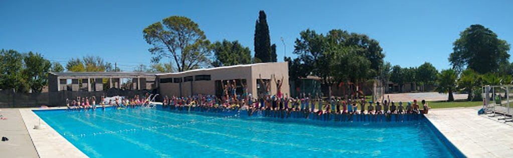 Además de pileta libre, en el natatorio funcionan diversas actividades deportivas como natación competitiva, aquagym y matronatación. (Notionline)
