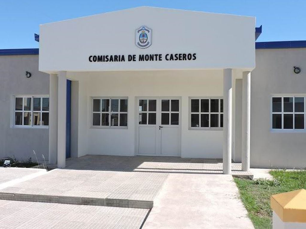 Comisaría de Monte Caseros donde se investiga la violación de una joven de 20 años.