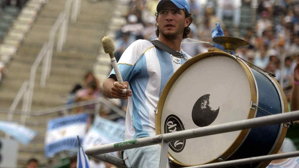La hinchada argentina en la Copa Davis deberá alentar mucho este domingo (Foto: Télam).