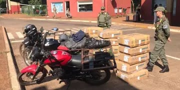 Gendarmería Nacional detiene a motociclistas con contrabando de carne en Puerto Iguazú