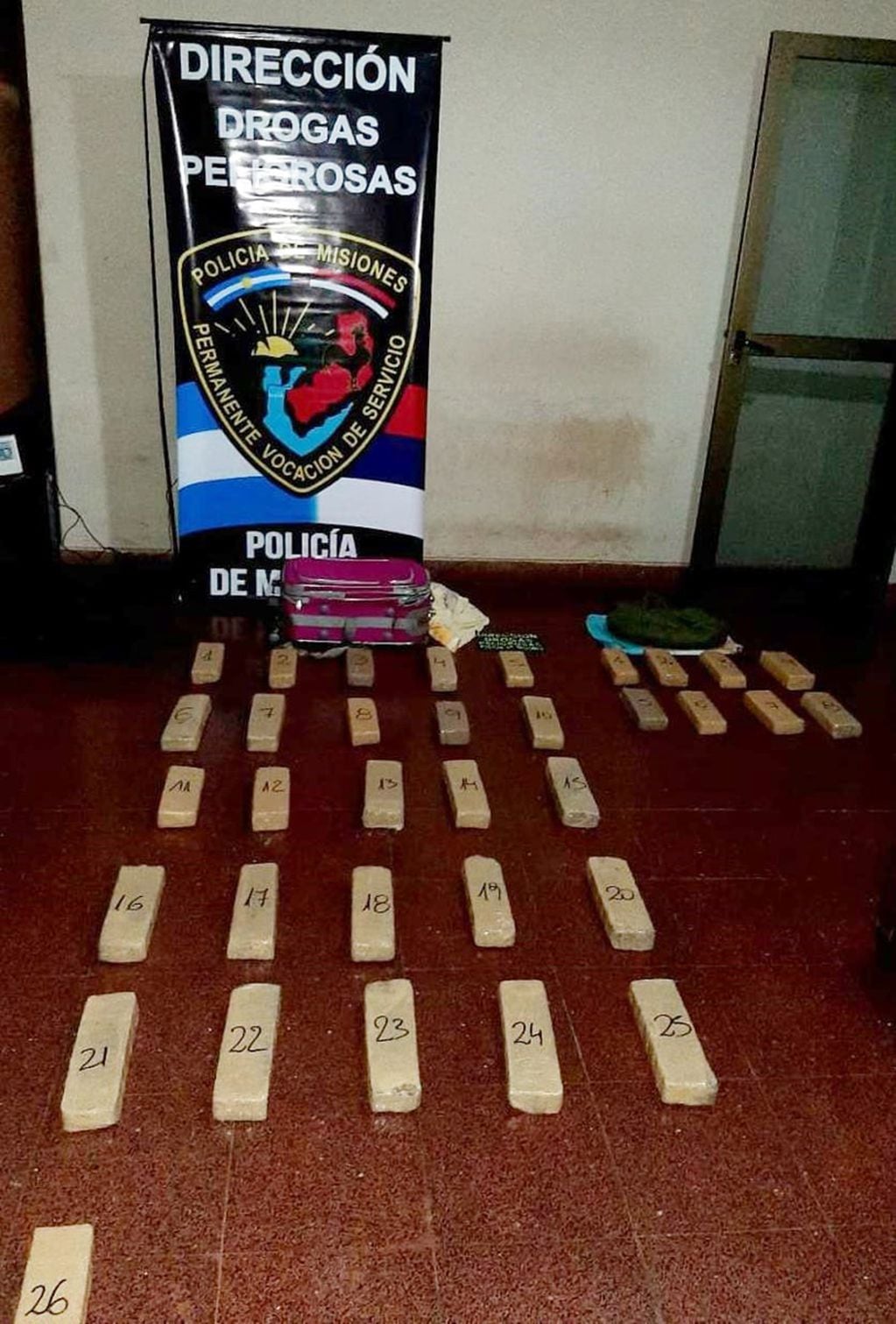 Posadas: pareja detenida por transportar más de 28 kilogramos de droga. Policía de Misiones