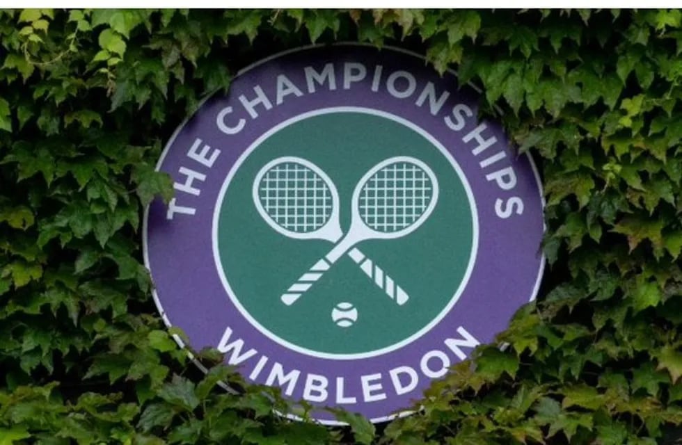 Wimbledon y una polémica decisión de excluir tenistas de Rusia y Bielorrusia.