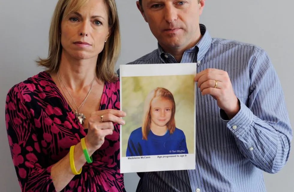 FMA0011. London (United Kingdom).- (FILE) - A file photograph dated 02 May 2012 shows Kate (L) and Gerry McCann (R) holding an age-progressed police image of their daughter Madeleine during a news conference to mark the 5th anniversary of their daughter Madeleine's disappearance, in London, Britain. Media reports on 30 April 2017 state that on 03 May 2017, it will be 10 years since Madeleine vanished from her apartment in Praia Da Luz, a small town on the Algarve, Portugal. In the immediate hours following her disappearance, an extensive search commenced involving the local police, community and tourists. This led to an investigation that has involved police services across Europe and beyond, experts in many fields, the world'u00c4u00f4s media and the public, which continues to this day. The London Metropolitan Police dedicated team of four detectives, continues to work closely on the outstanding enquiries along with colleagues of the Portuguese Policia Judiciaria. (Londres) EFE/EPA/FACUNDO AR