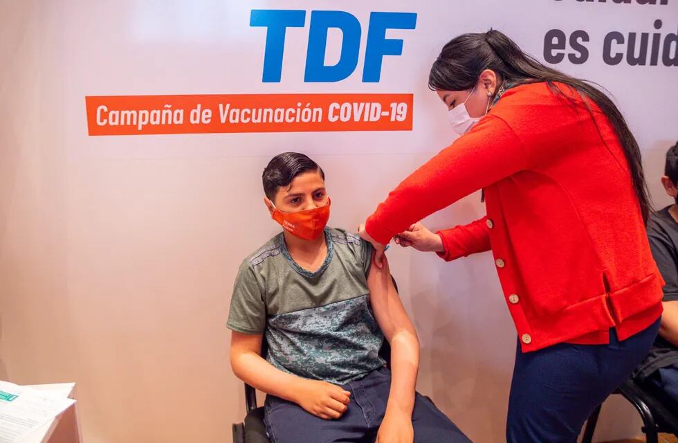 La directora de Promoción de la Salud, Marina Goyogana, comentó que “iniciamos en Ushuaia a vacunar a los niños de 11 años y mañana a la tarde comenzamos con los de 10 años”.
