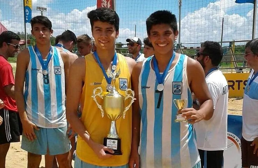 Nahuel y Tomás de Viedma integrarán el seleccionado de beach handball.