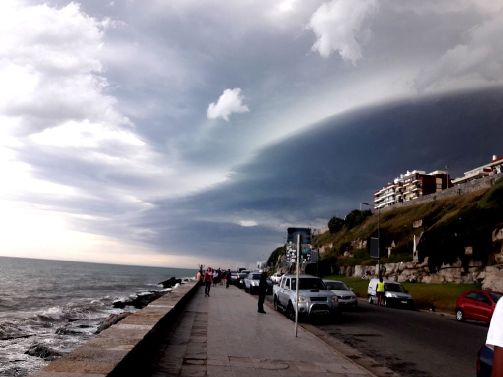 El Servicio Meteorológico Nacional alertó sobre un "ciclón extratropical" en la costa bonaerense. 