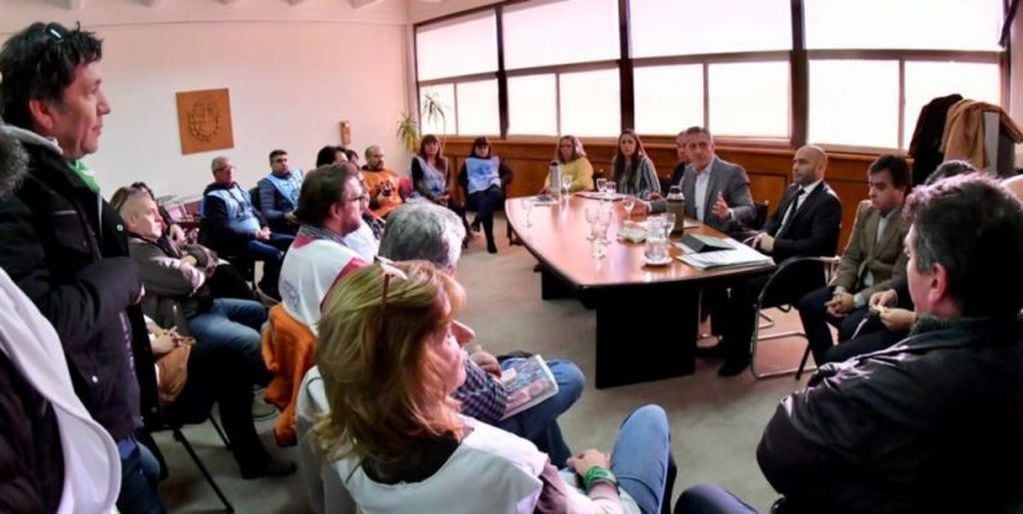 Reunión entre gremios y el gabinete provincial (Foto: Diario Jornada).