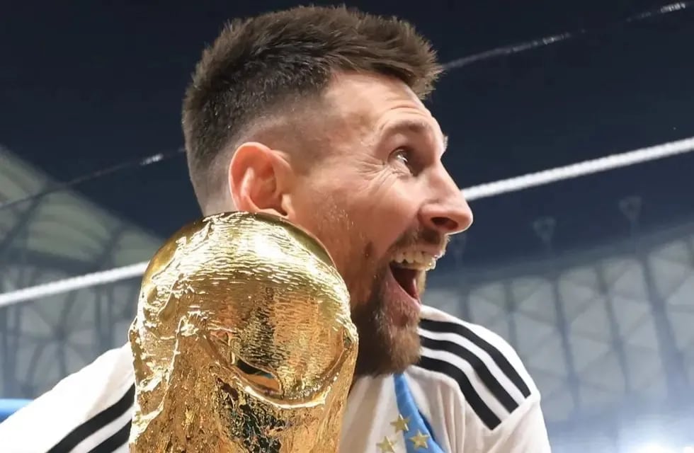 La fanática que quiso sacarse la foto con Messi, confesó ser la orfebre de la réplica de la Copa del Mundo.