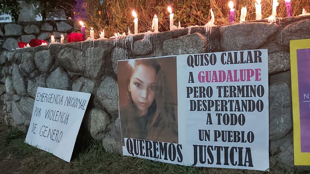 Los vecinos de Villa La Angostura marcharon por tercera vez pidiendo justicia por Guadalupe Curual.